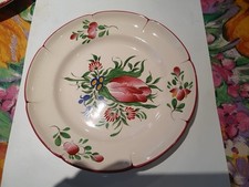 Assiette en faïence de Saint Clément, décor, fleurs