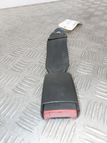Attache ceinture arriere