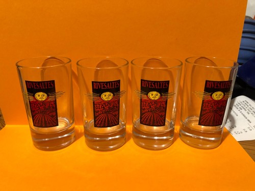 Quatre verres moyens - verres,