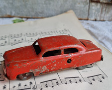 ANCIENNE VOITURE EN TOLE JOUET JEU