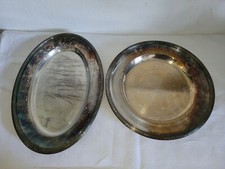 Deux grands plats de service ovale et rond signé Christofle métal argenté
