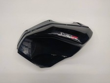 CARÉNAGE DROIT DE RÉSERVOIR