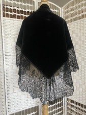 ancien châle breton velours noir /volant dentelle du Puy  (M2)