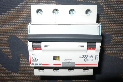 Disjoncteur differentiel - disjoncteur,