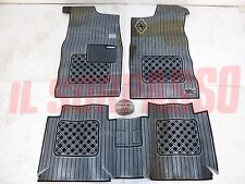 Sopra Tapis Gris Et Noir