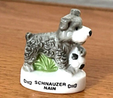 Fève Le Chien Schnauzer Nain qui joue le foot ⚽ Galette des rois French charm