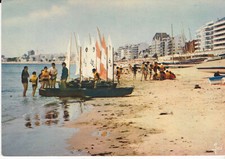 CPSM LA BAULE ECOLE DE VOILE D' OPTIMIST DEVANT LE REMBLAI
