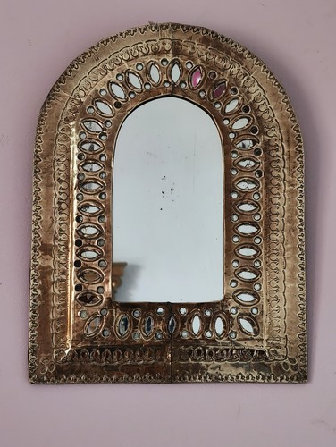 Petit miroir doré - , de