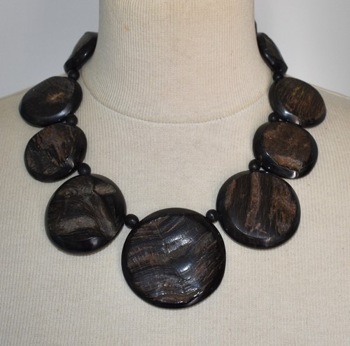 Gros collier corne perles - en,