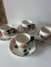 4 TASSES ET SOUS TASSES