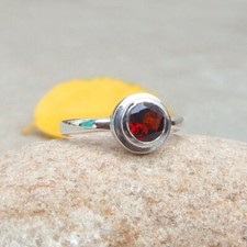 Naturel Grenat Rouge Rond Gemme Délicat Bague 925 Argent Sterling Tous les Jours