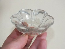 Bobèche ancienne en cristal moulé - haute pour lampe ou bougeoir