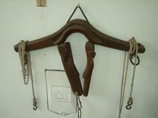 Harnais ou collier ancien de cheval