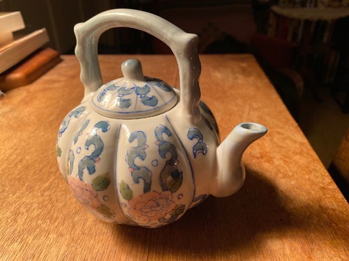 Tea pot crest line pumpkin - tea,