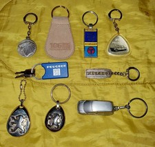 Lot anciens porte clés - porte,