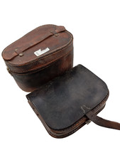 CBR/05/2025(REFA235F) Deux étuis sac en cuir divers militaria/ chasse