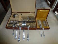 DEUX COFFRETS MENAGERE  ET  FOURCHETTES A DESSERT METAL ARGENTE STYLE LOUIS XV