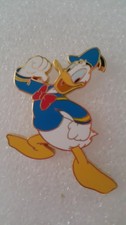 Pin's DISNEY DONALD de 2009 et de Disneyland PARIS il mesure 5 cm de hauteur