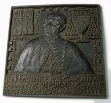 (FR1) Rare Médaille plaque carré uniface Cardinal Verdier Notre Dame Paris 1939 