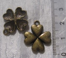 LOT DE 5 BRELOQUES EN METAL