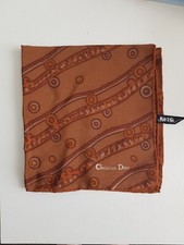 Christian dior, Pochette de