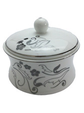 Boîte en porcelaine fine de