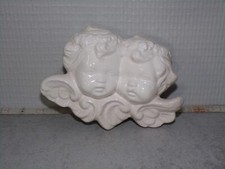 Petit ange en céramique.