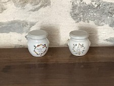 Petits pots en verre avec