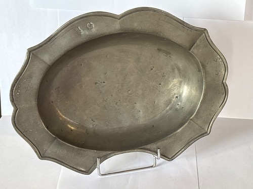 Plat barbe étain daté - étain,