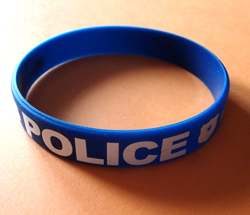 Brassard police caoutchouc - en,