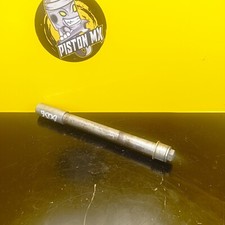 AXE DE ROUE AVANT 17 MM  TM