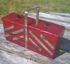 PETITE TRAVAILLEUSE / BOITE A COUTURE  VINTAGE EN BAKELITE DIM  5.5X 16.5 X 7 CM