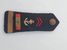 une épaulette adjudant chef