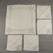 Beau centre de table à broder