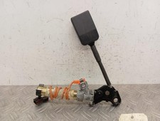 Attache ceinture avant droit