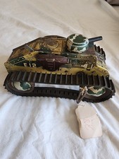 Ancien jouet char d'assaut