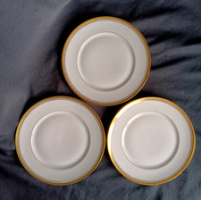 3 assiettes à talon en