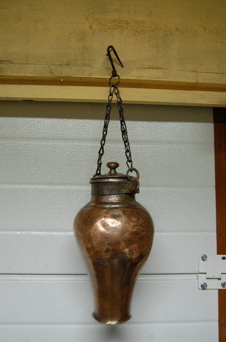 Pot couvert - pot, (urne??)
