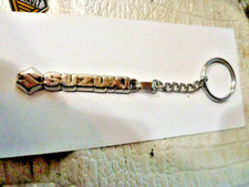 PORTE-CLES  VOITURES    SUZUKI   /   NO PIN'S /  RARE