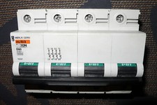 DISJONCTEUR  TETRAPOLAIRE