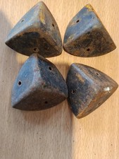 4 coins metalliques malle