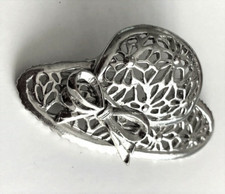 Très grande BROCHE CHAPEAU argenté ajouré RARE vintage 7cm !