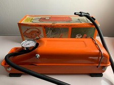 POMPE A PIED AVEC MANOMETRE FOKKER - VINTAGE ORANGE