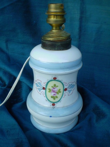 Ancienne lampe pétrole - ancienne, en