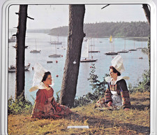 Boite en métal émaillé "2