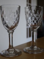 BACCARAT 2 ANCIENS VERRES A LIQUEUR CRISTAL  MODELE PARIS ht 8,4 cm