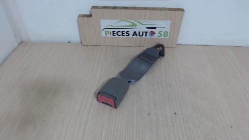 Attache ceinture arriere