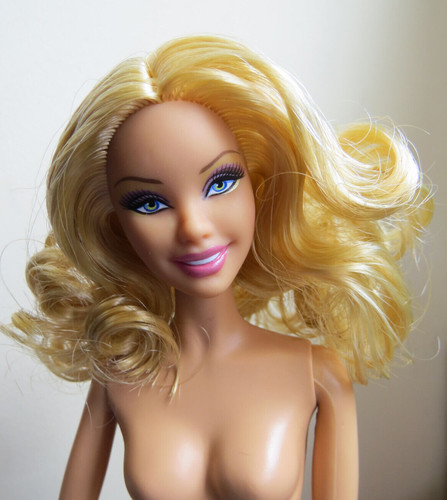 Poupée doll 2009 - , barbie