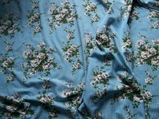 ANCIEN COUPON DE TISSU BOUQUETS FLEURIS FOND BLEU MODELE POMPADOUR - TIS 225