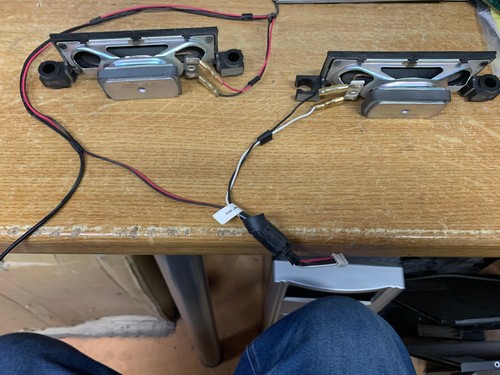 Haut parleurs internes sony - haut-parleurs,